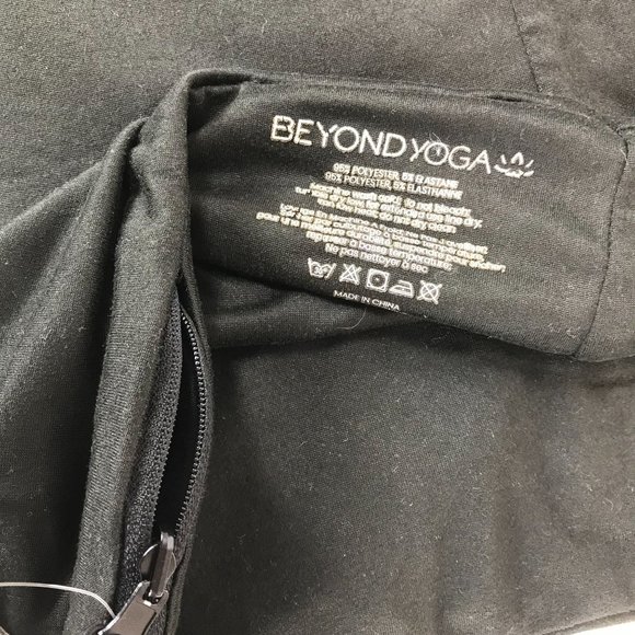 BEYOND YOGA ~ BLACK POCKET INFINITY SCARF - Picture 4 of 4